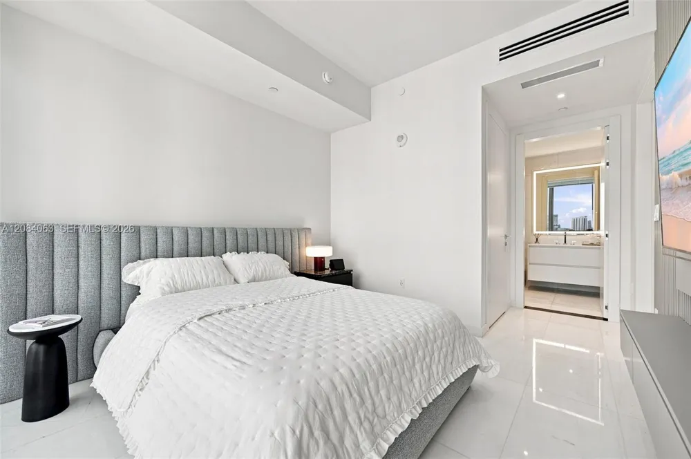 300 Biscayne Blvd Way #3908 Miami, FL 33131