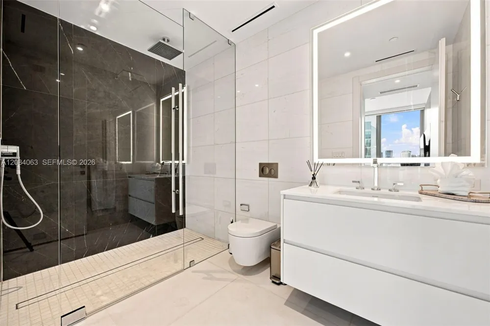 300 Biscayne Blvd Way #3908 Miami, FL 33131