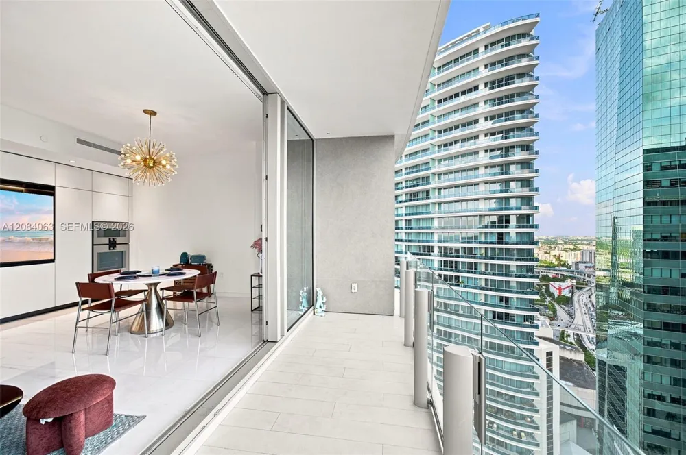 300 Biscayne Blvd Way #3908 Miami, FL 33131