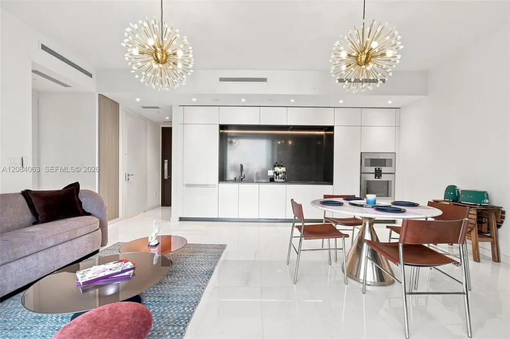 300 Biscayne Blvd Way #3908 Miami, FL 33131