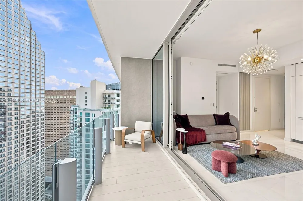 300 Biscayne Blvd Way #3908 Miami, FL 33131