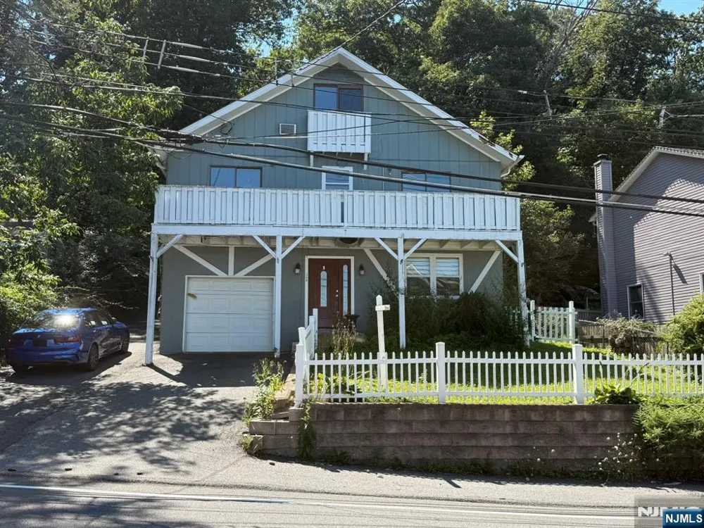 208 Maxim Drive Hopatcong, NJ 07843