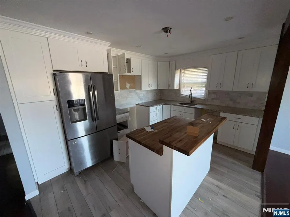 208 Maxim Drive Hopatcong, NJ 07843
