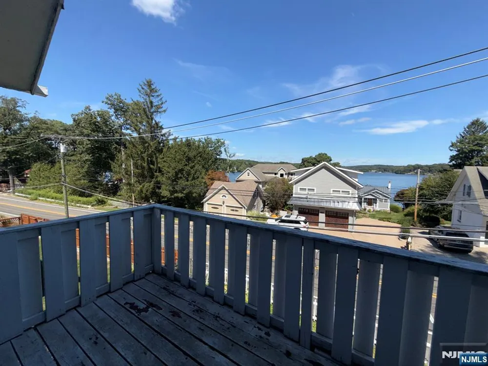 208 Maxim Drive Hopatcong, NJ 07843