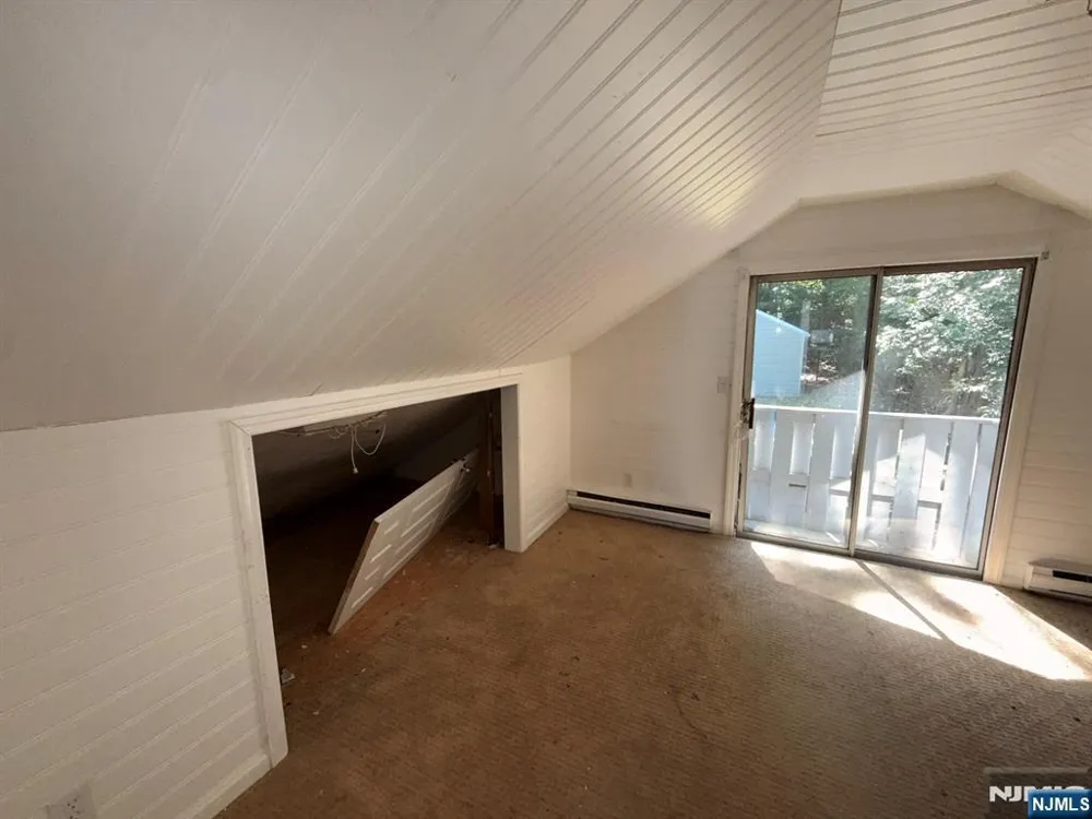 208 Maxim Drive Hopatcong, NJ 07843