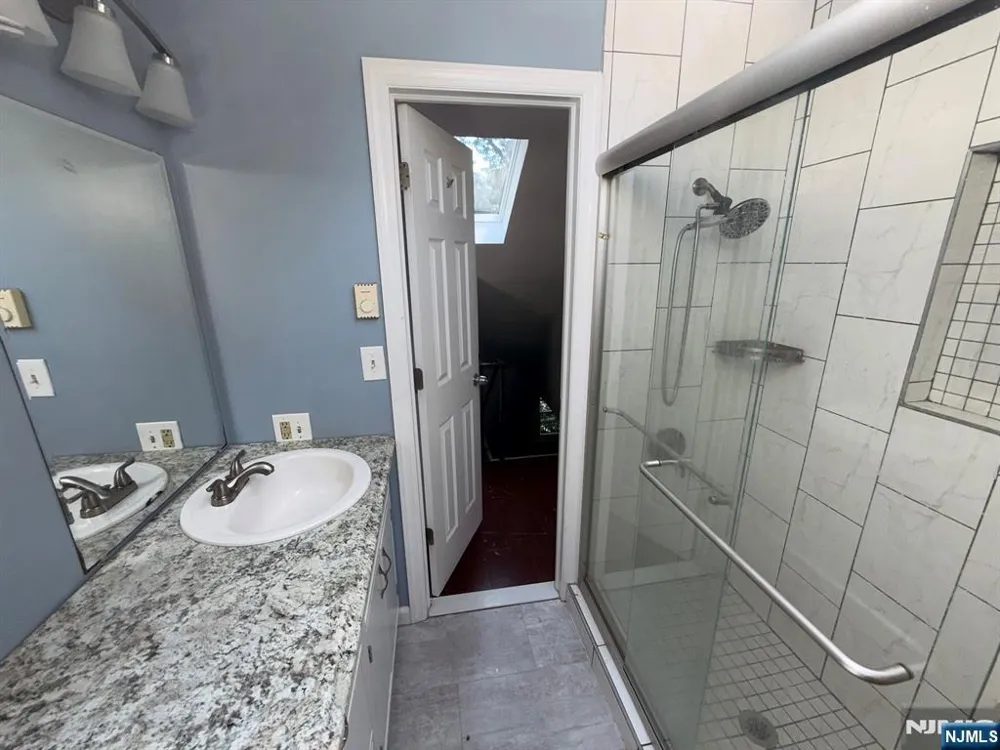 208 Maxim Drive Hopatcong, NJ 07843