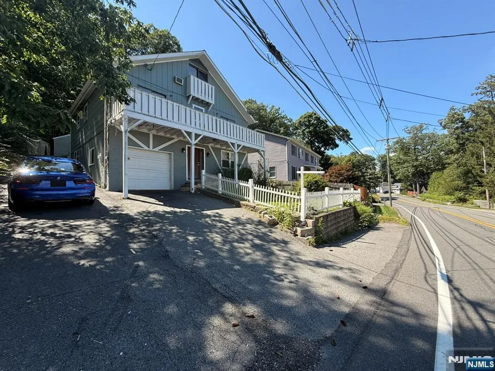 208 Maxim Drive Hopatcong, NJ 07843