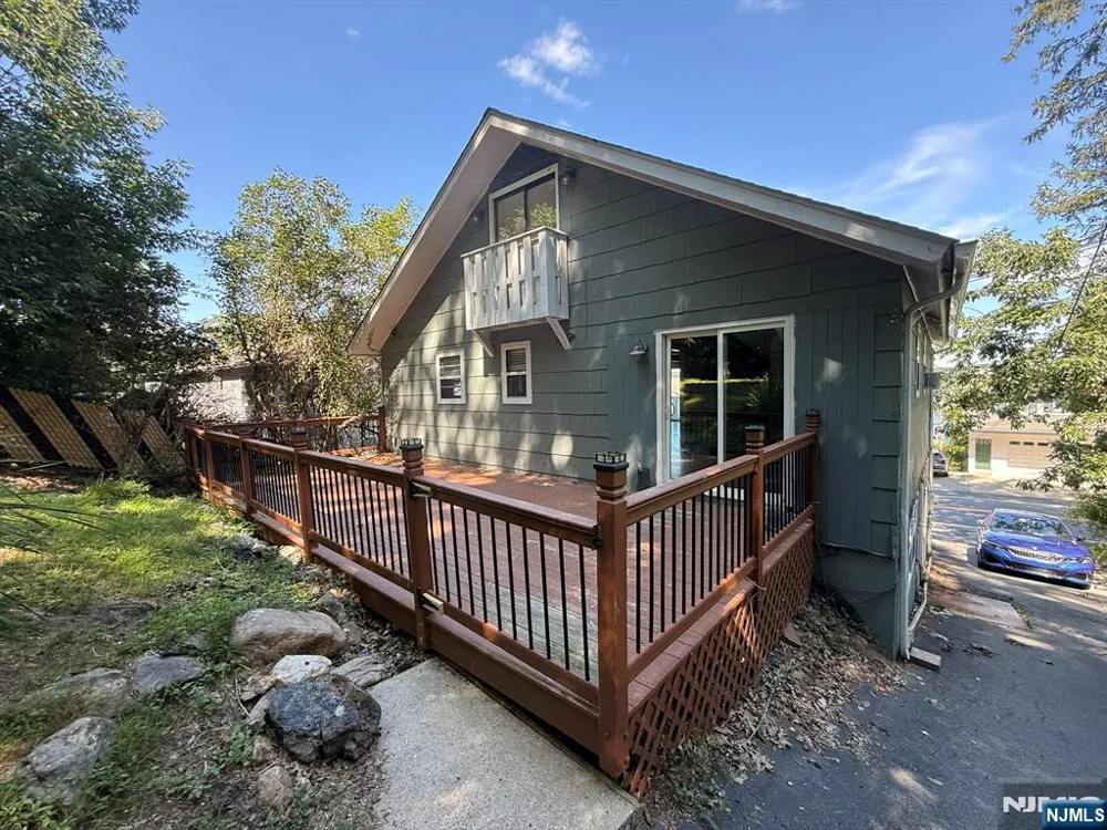208 Maxim Drive Hopatcong, NJ 07843