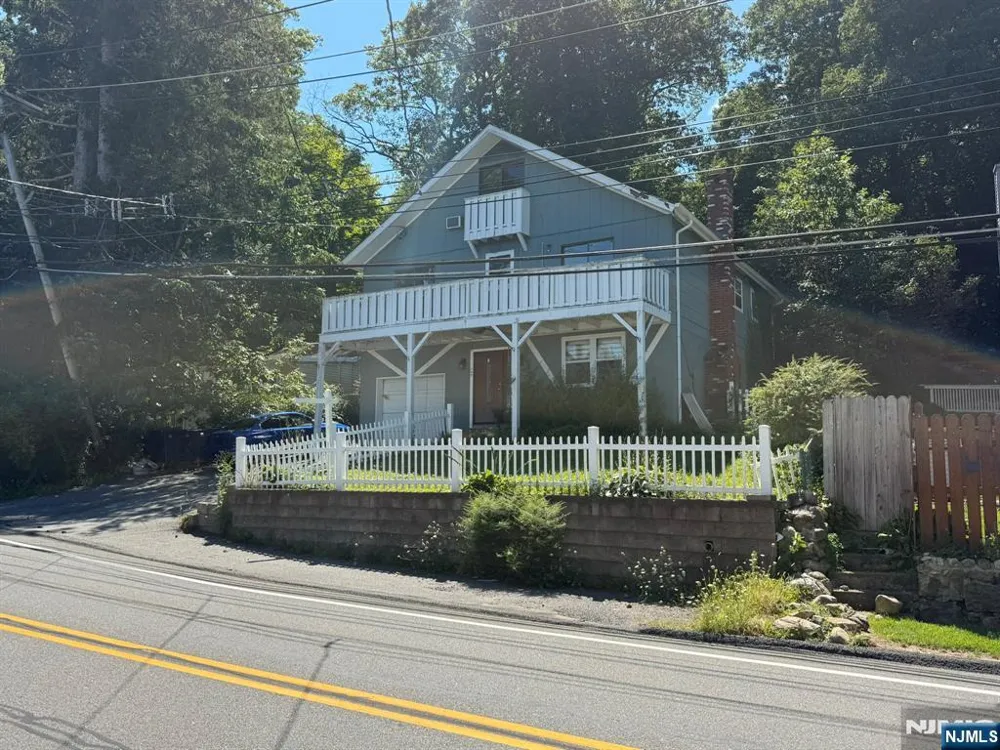 208 Maxim Drive Hopatcong, NJ 07843