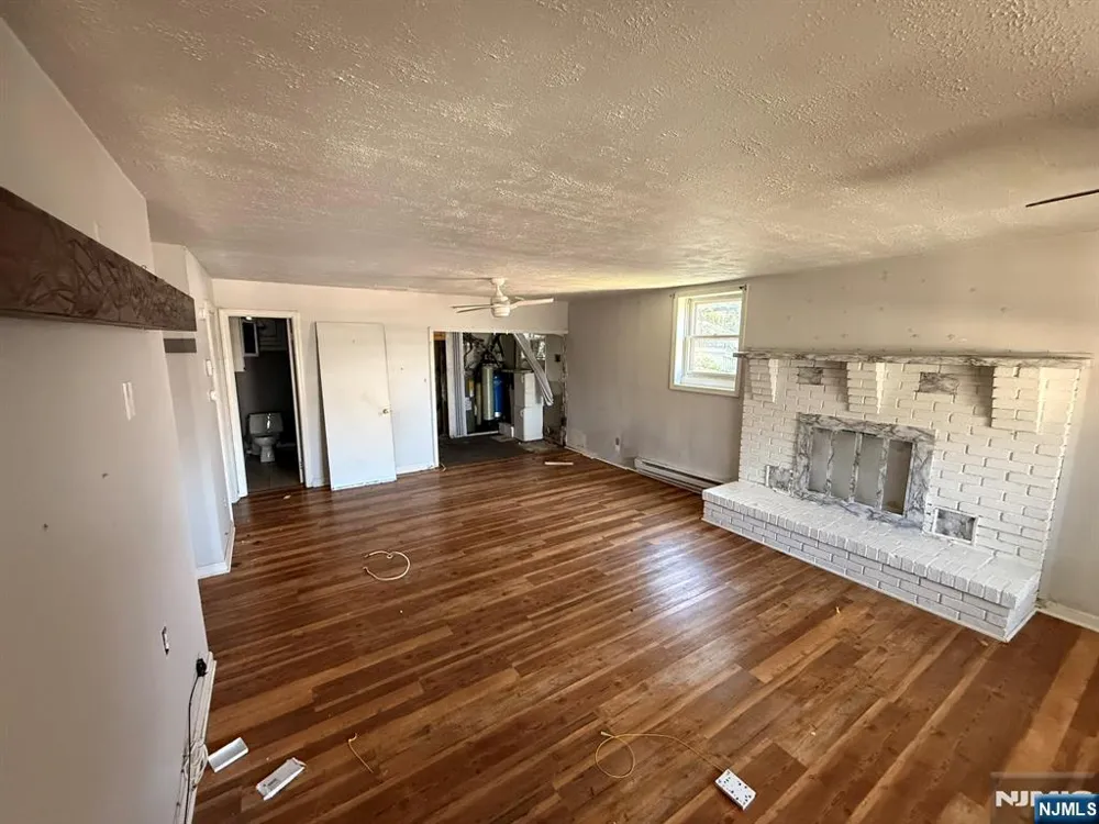 208 Maxim Drive Hopatcong, NJ 07843