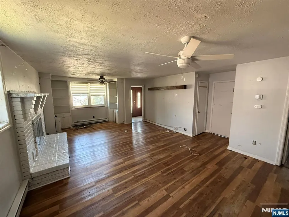 208 Maxim Drive Hopatcong, NJ 07843