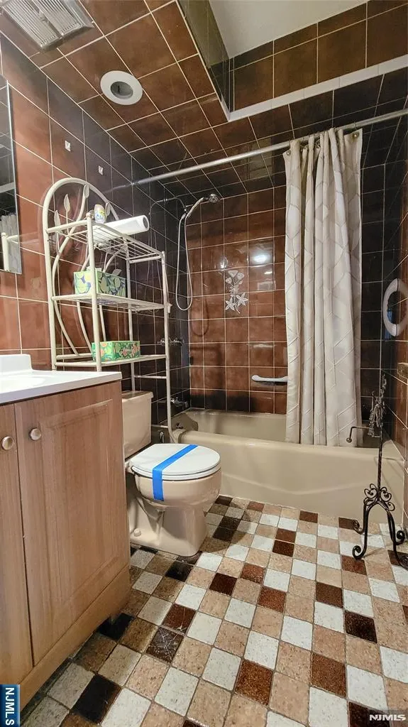 749 Ten Eyck Avenue Lyndhurst, NJ 07071