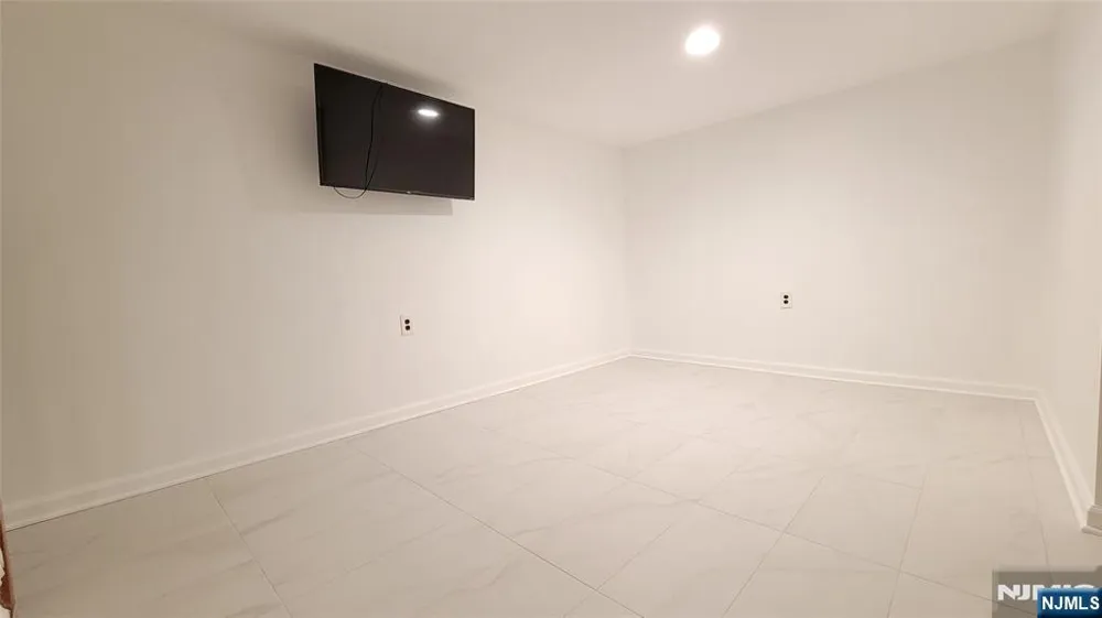 749 Ten Eyck Avenue Lyndhurst, NJ 07071