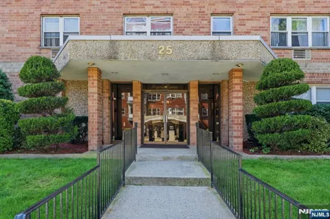 25 Jefferson Street 6D
