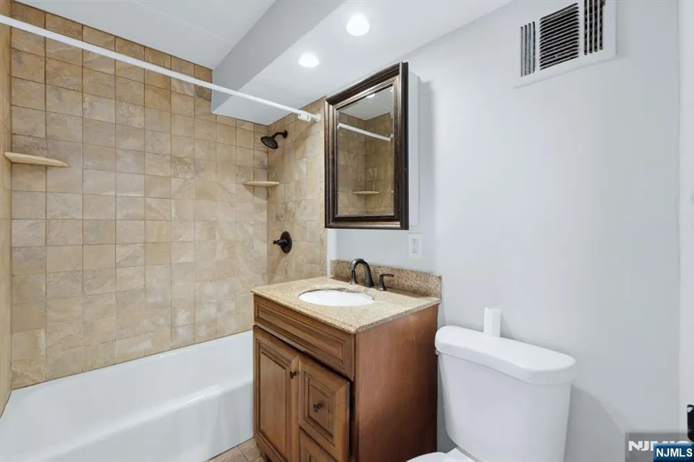 25 Jefferson Street 6D Hackensack, NJ 07601