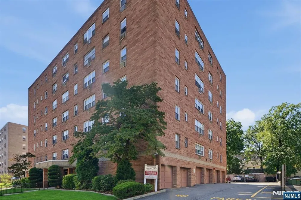 25 Jefferson Street 6D Hackensack, NJ 07601