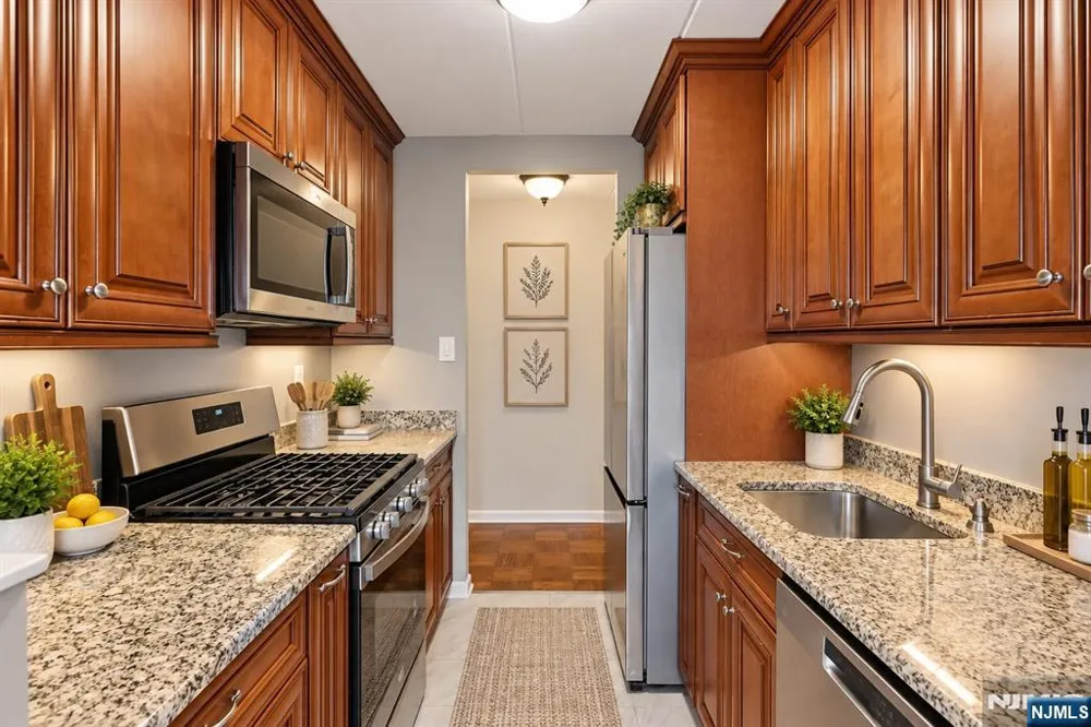 25 Jefferson Street 6D Hackensack, NJ 07601