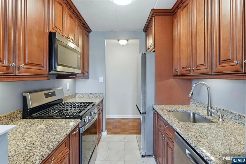 25 Jefferson Street 6D Hackensack, NJ 07601