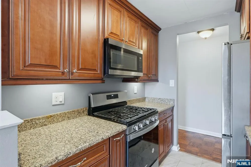25 Jefferson Street 6D Hackensack, NJ 07601