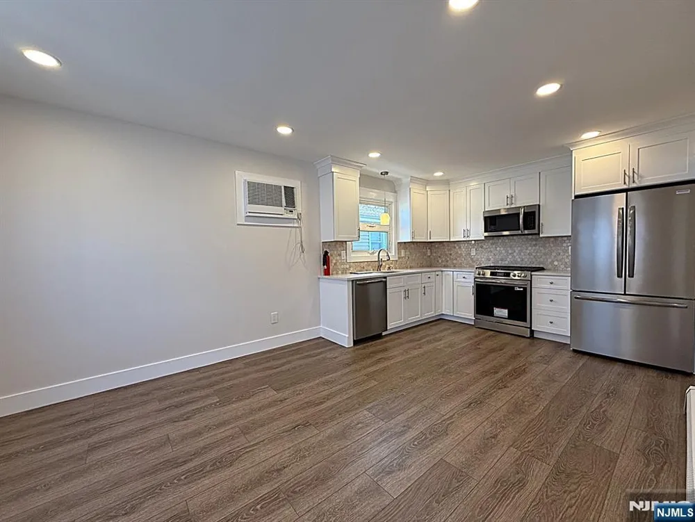 682 Valley Brook Avenue 2 Lyndhurst, NJ 07071