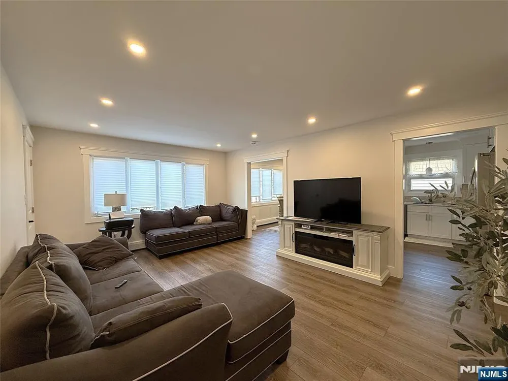682 Valley Brook Avenue 2 Lyndhurst, NJ 07071