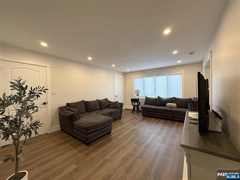 682 Valley Brook Avenue 2 Lyndhurst, NJ 07071