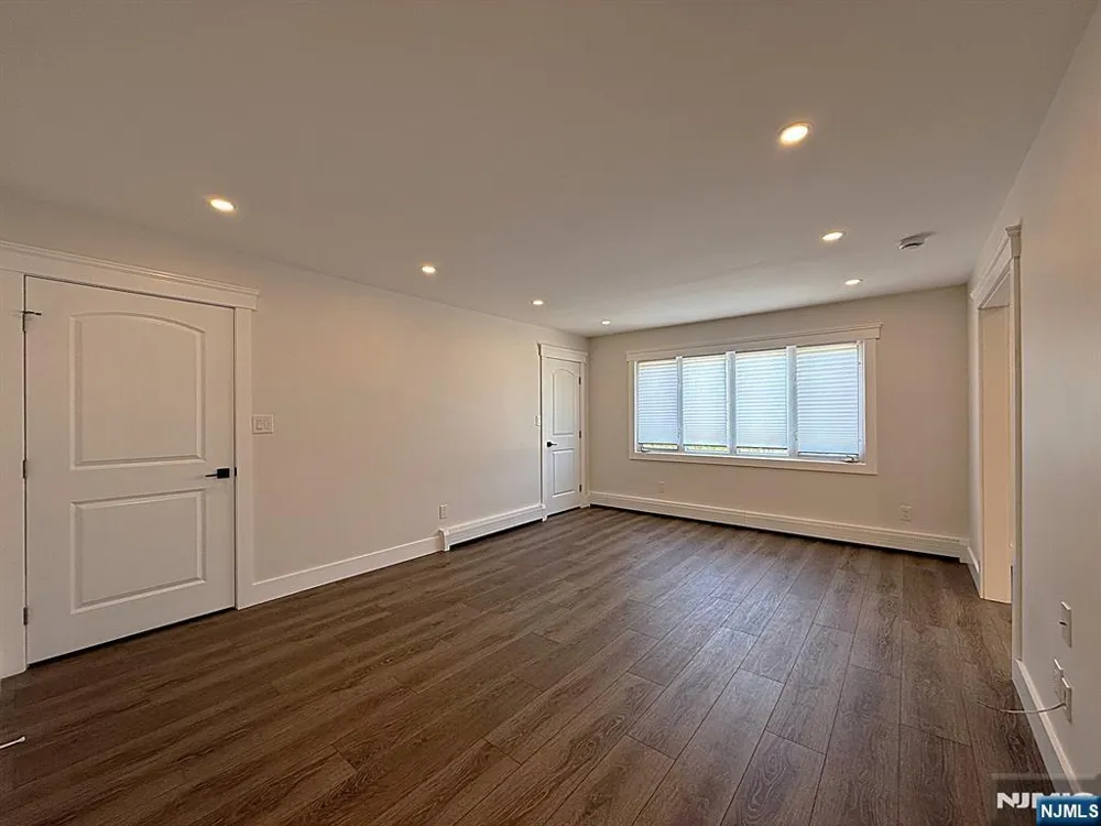 682 Valley Brook Avenue 2 Lyndhurst, NJ 07071