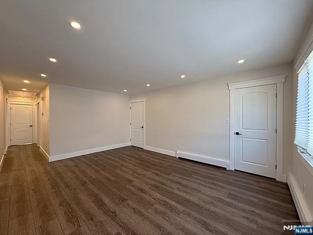 682 Valley Brook Avenue 2 Lyndhurst, NJ 07071