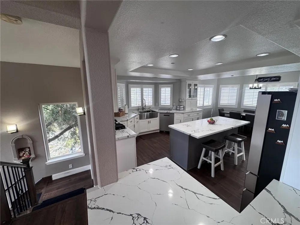 5260 Desert View Lane Wrightwood, CA 92397