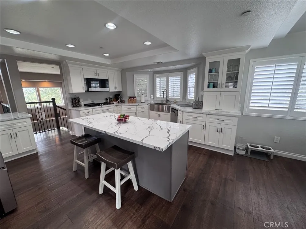 5260 Desert View Lane Wrightwood, CA 92397