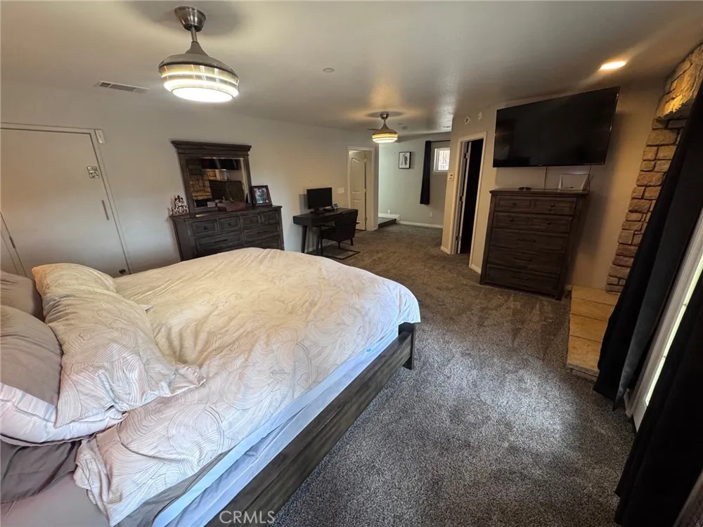 5260 Desert View Lane Wrightwood, CA 92397