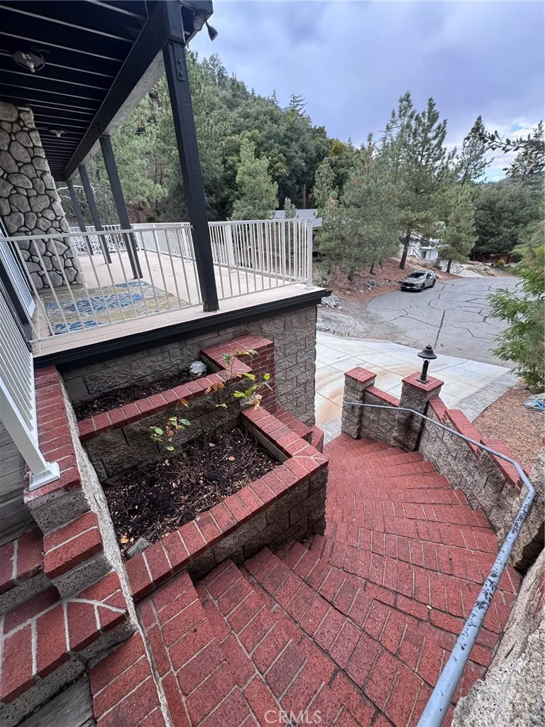 5260 Desert View Lane Wrightwood, CA 92397