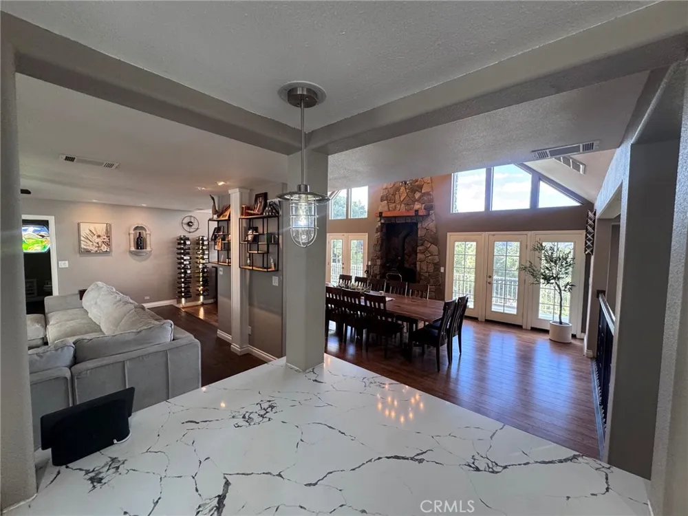 5260 Desert View Lane Wrightwood, CA 92397
