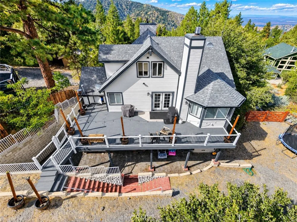 5260 Desert View Lane Wrightwood, CA 92397
