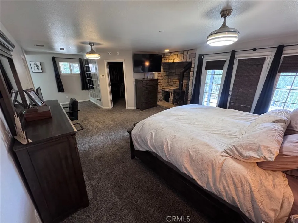 5260 Desert View Lane Wrightwood, CA 92397