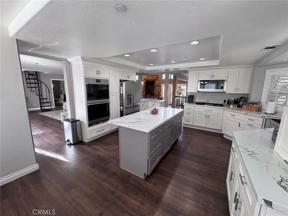 5260 Desert View Lane Wrightwood, CA 92397