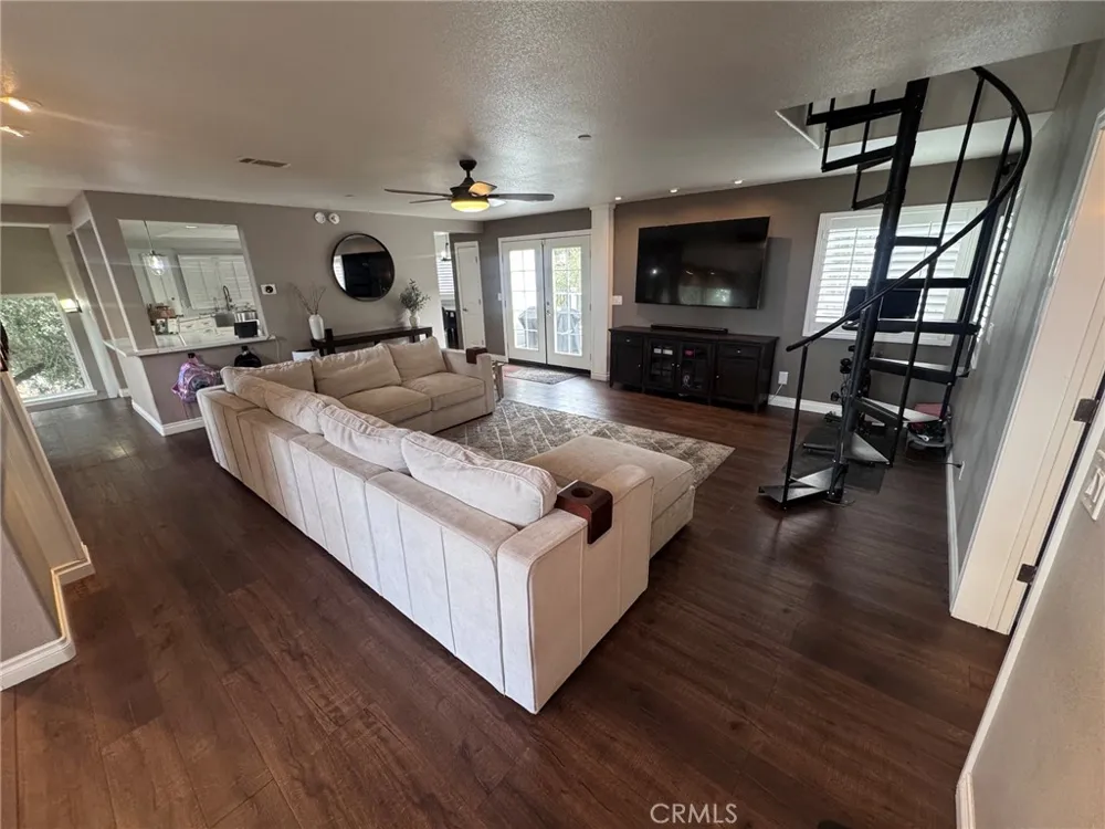 5260 Desert View Lane Wrightwood, CA 92397