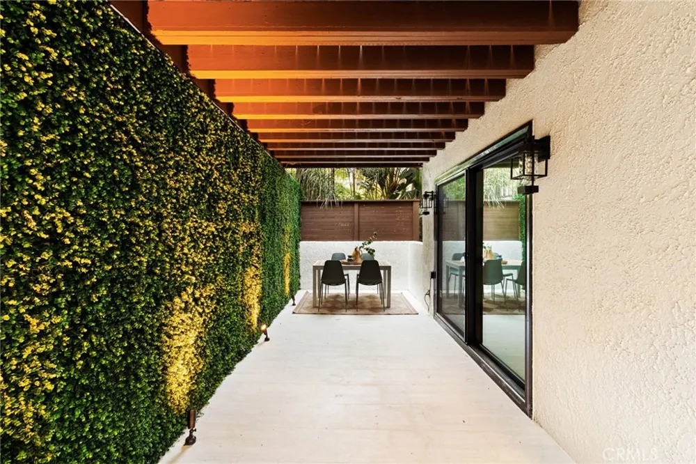 2441 Lyric Avenue Los Angeles, CA 90027