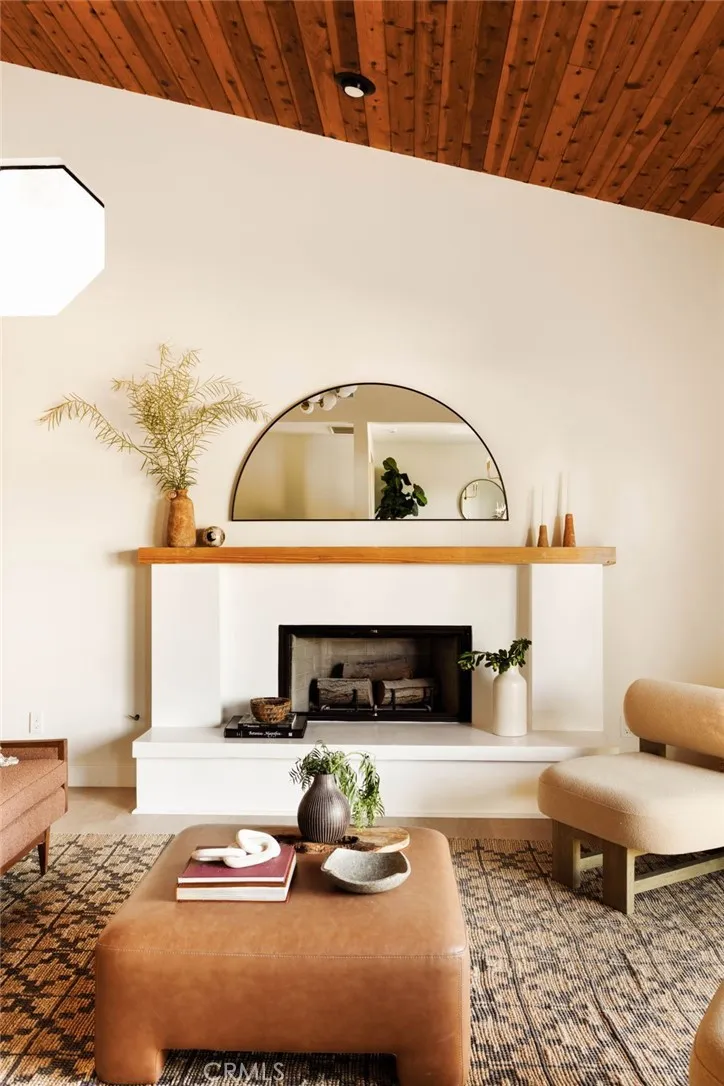 2441 Lyric Avenue Los Angeles, CA 90027