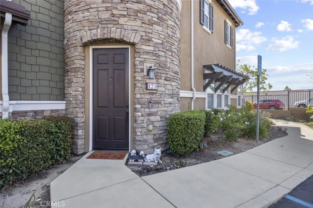 16485 W Nicklaus Drive #120 Sylmar, CA 91342