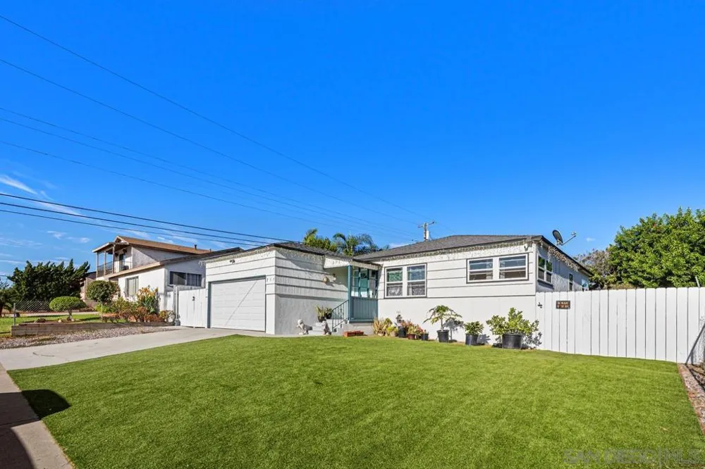 215 r National City, CA 91950