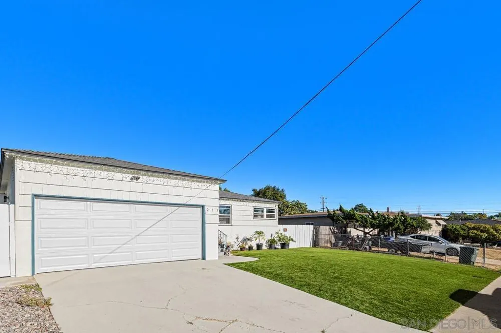 215 r National City, CA 91950