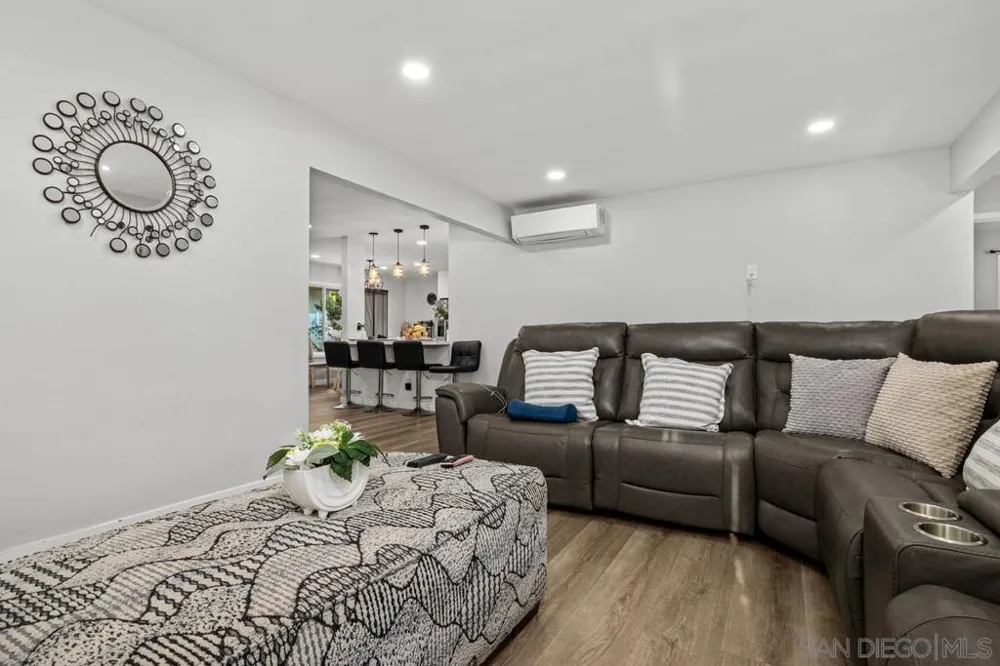 215 r National City, CA 91950