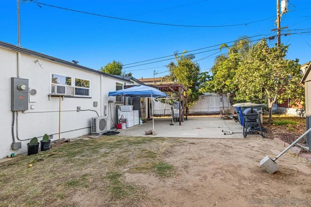 215 r National City, CA 91950