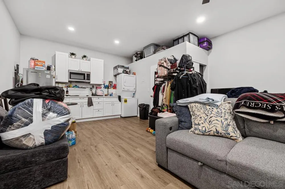 215 r National City, CA 91950
