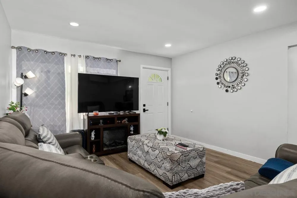 215 r National City, CA 91950