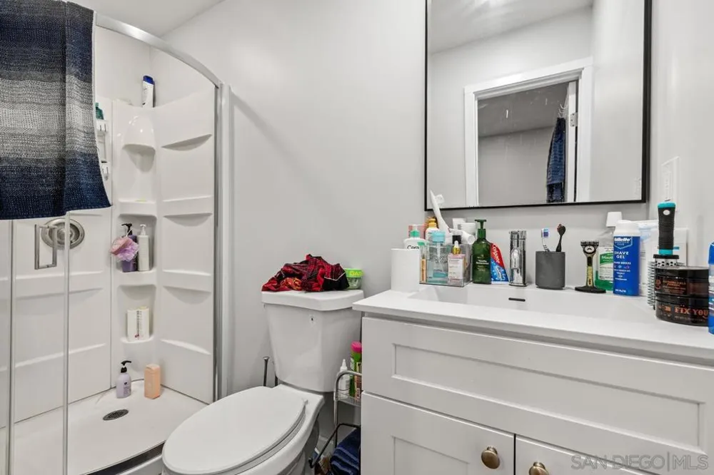 215 r National City, CA 91950