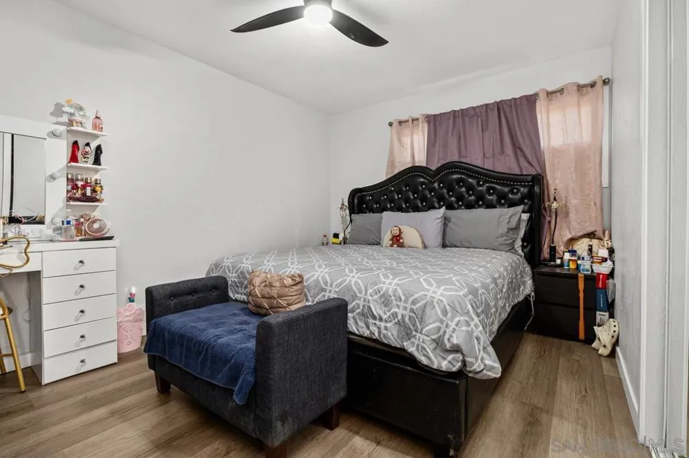 215 r National City, CA 91950