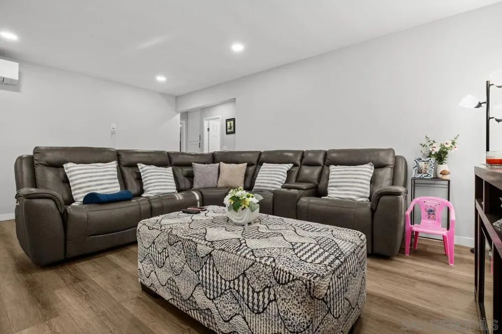 215 r National City, CA 91950