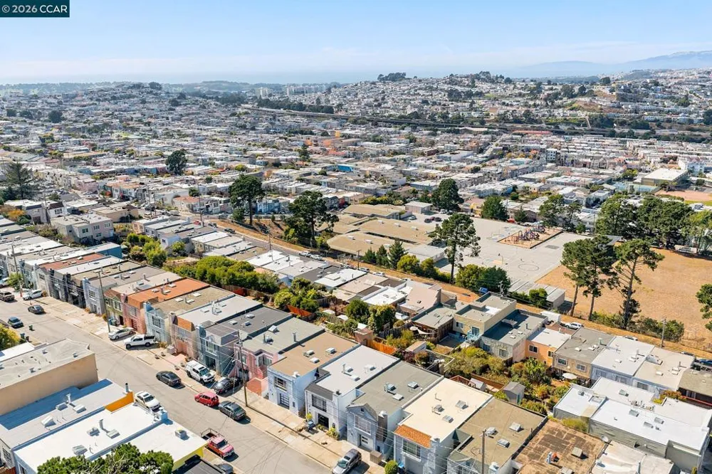 124 Frankfort St Daly City, CA 94014